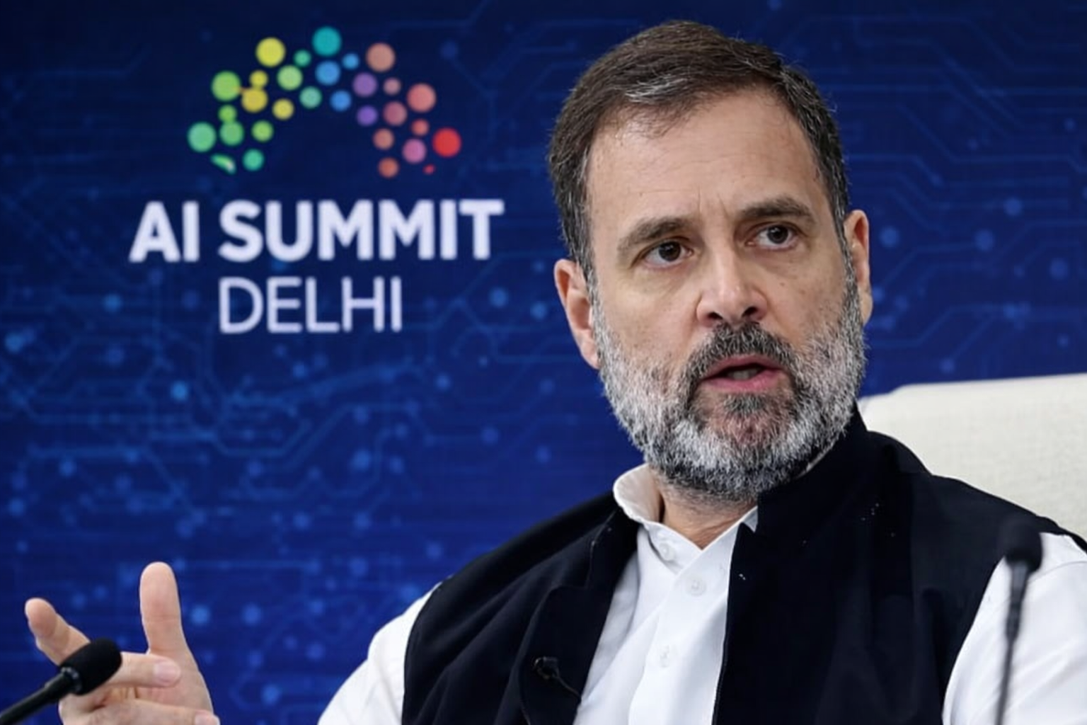 എഐ ഉച്ചകോടിക്കിടെയുള്ള പ്രതിഷേധം: അഞ്ചാം പ്രതി ഗ്വാളിയോറിൽ പിടിയിൽ; രാഹുൽ ഗാന്ധിക്കൊപ്പമുള്ള ചിത്രം പുറത്ത്