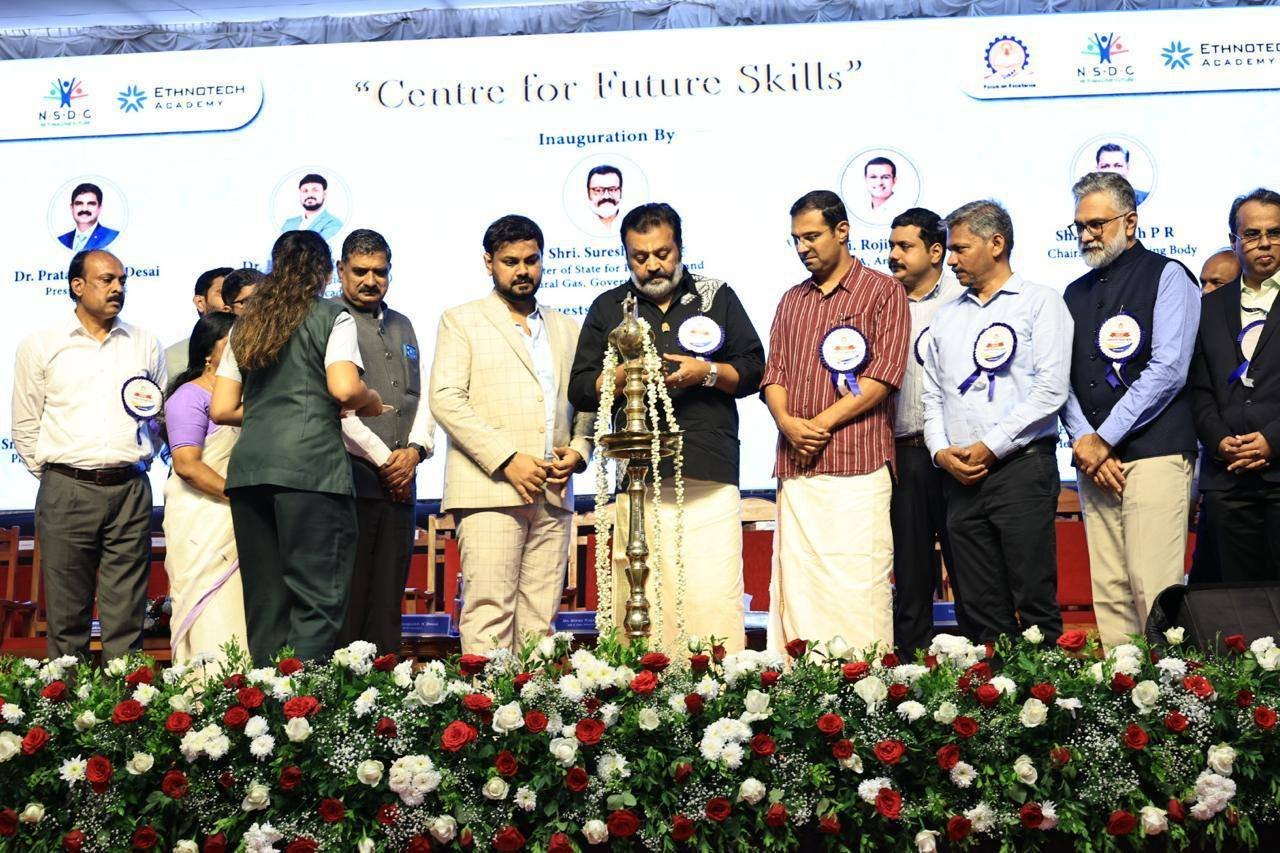 കേരളത്തിലെ യുവത്വം ഇനി ആഗോളതലത്തിൽ നയിക്കും; ഫിസാറ്റിൽ ‘സെന്റർ ഫോർ ഫ്യൂച്ചർ സ്കിൽസ്’ ഉദ്ഘാടനം ചെയ്തു